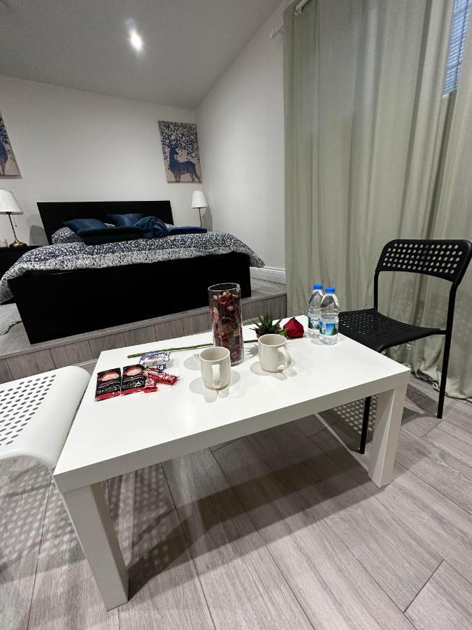 Charming Studio Apartment In ロンドン エクステリア 写真