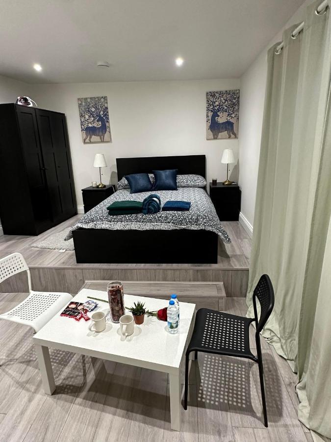 Charming Studio Apartment In ロンドン エクステリア 写真