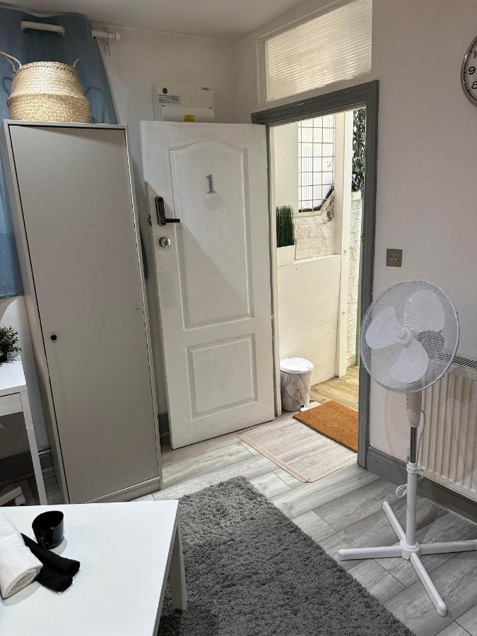 Charming Studio Apartment In ロンドン エクステリア 写真